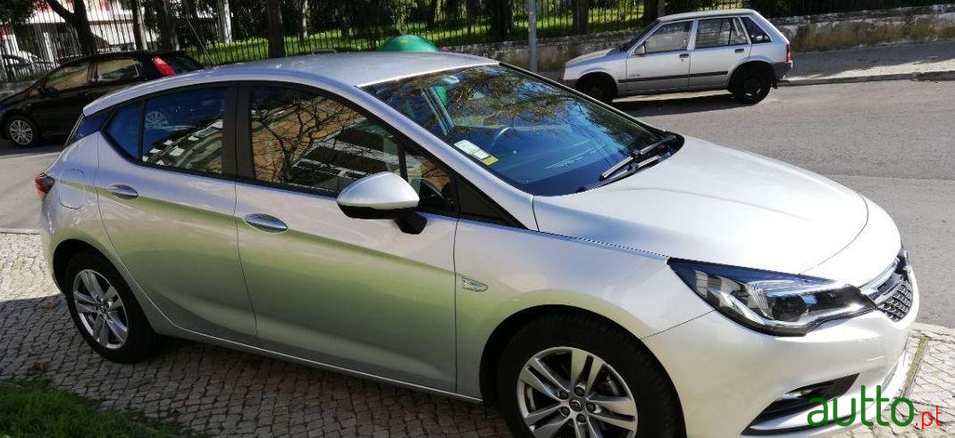 2017' Opel Astra photo #2