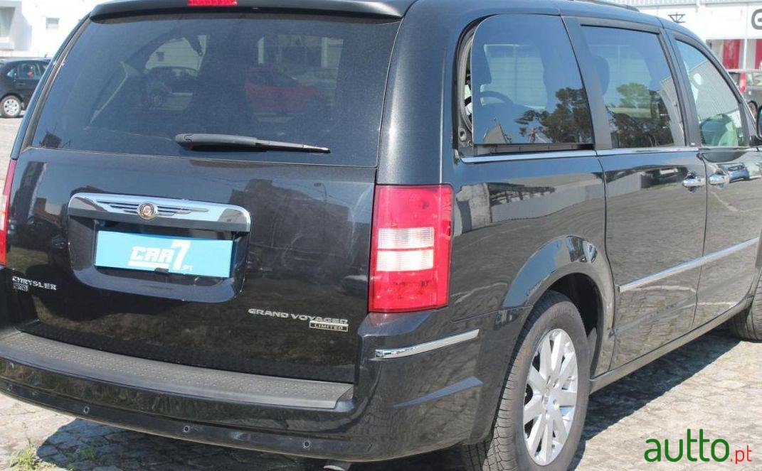 2010' Chrysler Voyager 2.8 Crd Atx Lx photo #2