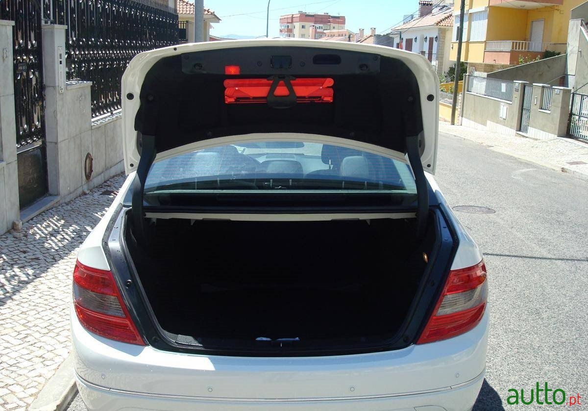 2011' Mercedes-Benz CL 220 Avantgarde photo #3