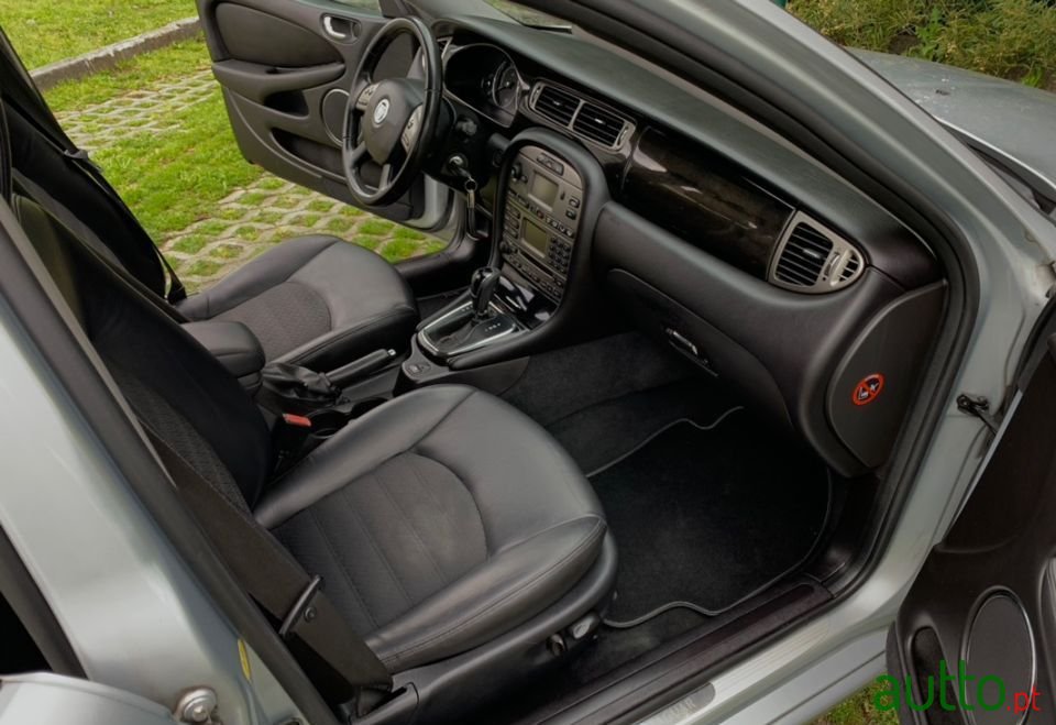 2009' Jaguar X-Type photo #4