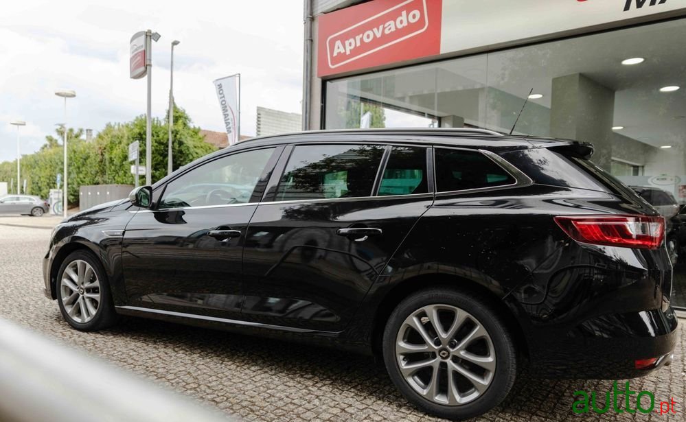 2020' Renault Megane Sport Tourer photo #2