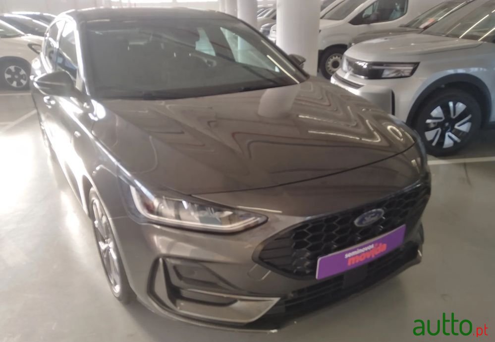 2022' Ford Focus St-Line photo #2