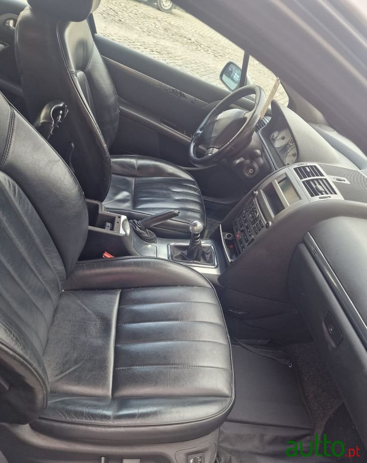 2004' Peugeot 407 2.0 Hdi Executive photo #3