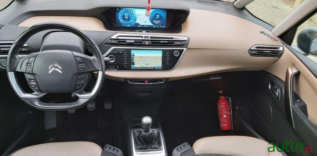 2014' Citroen C4 Grand Picasso photo #6