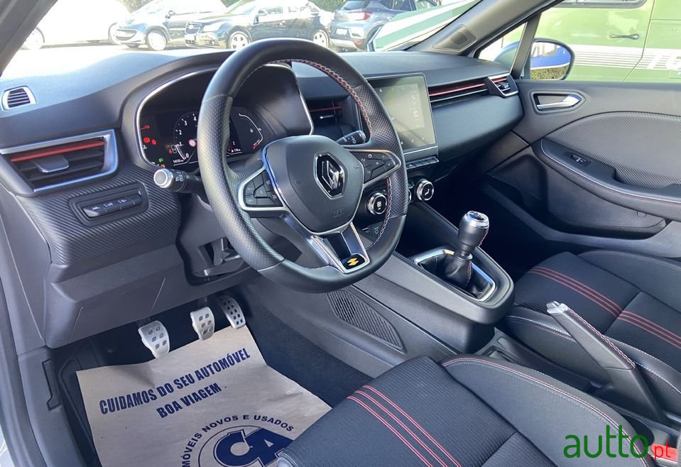 2021' Renault Clio photo #2