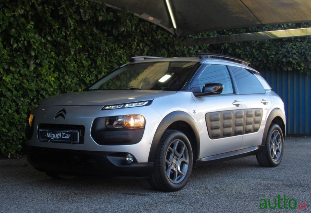 2018' Citroen C4 Cactus photo #3
