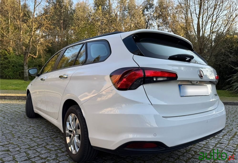 2020' Fiat Tipo Station Wagon photo #3