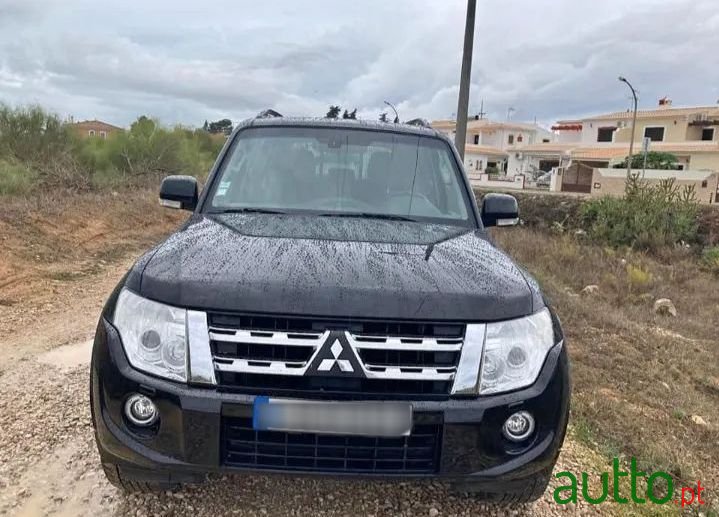 2012' Mitsubishi Pajero photo #1