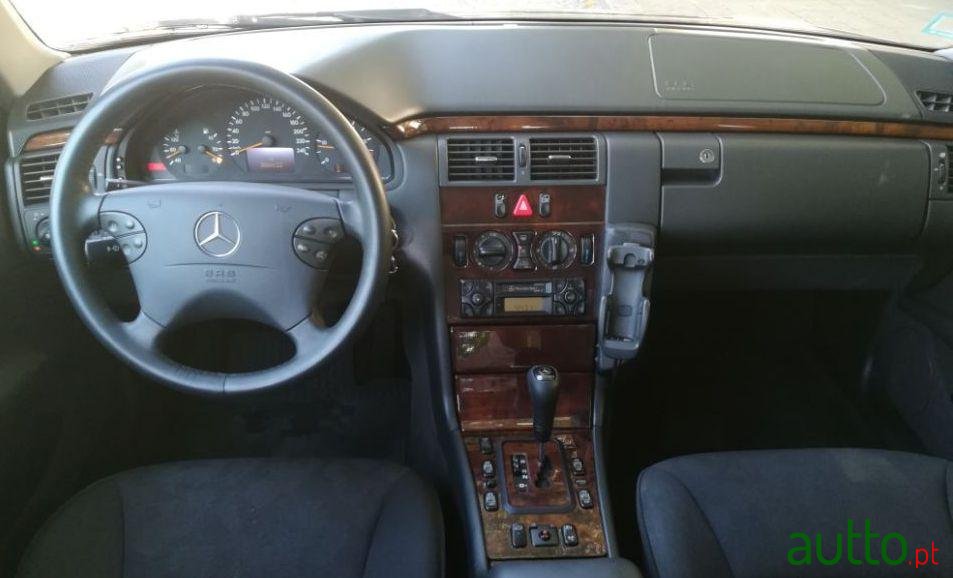 2000' Mercedes-Benz E-220 Cdi Elegance photo #3