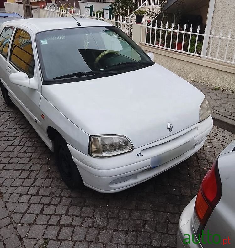1997' Renault Clio 1.9 D Rxe photo #1