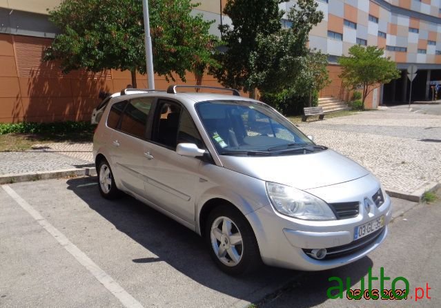 2008' Renault Grand Scenic photo #1