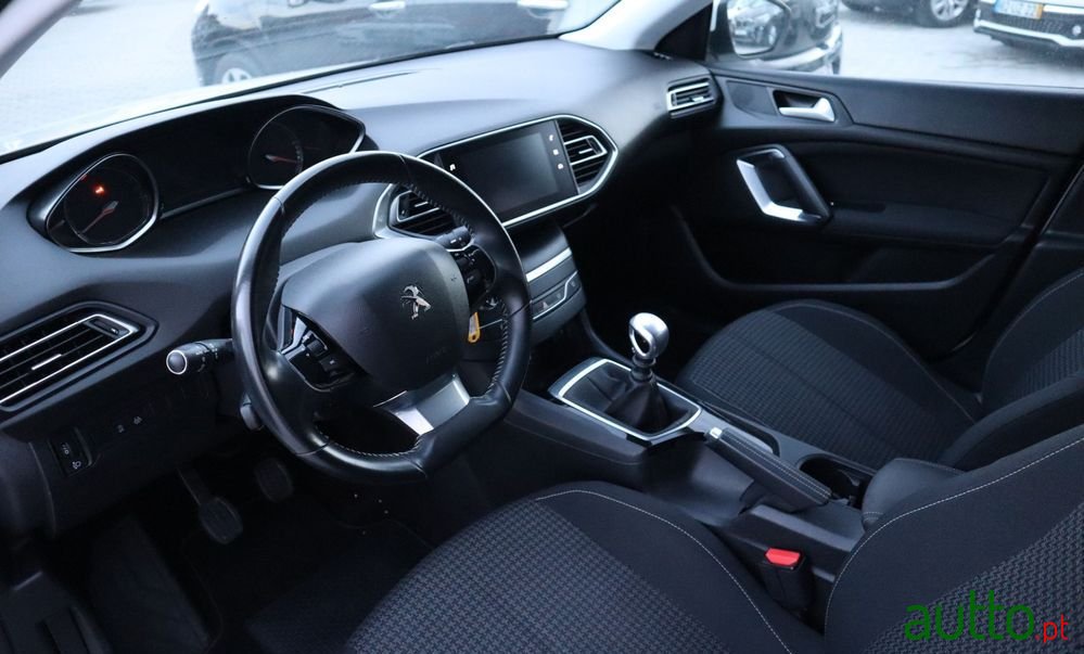 2018' Peugeot 308 photo #6