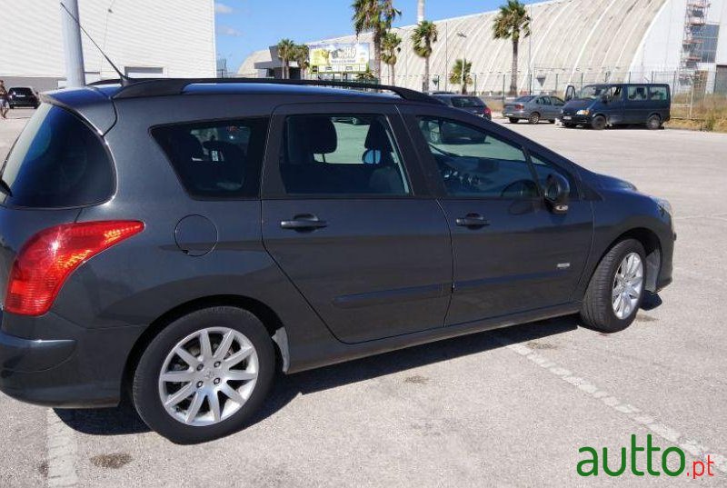 2010' Peugeot 308 Sw photo #2