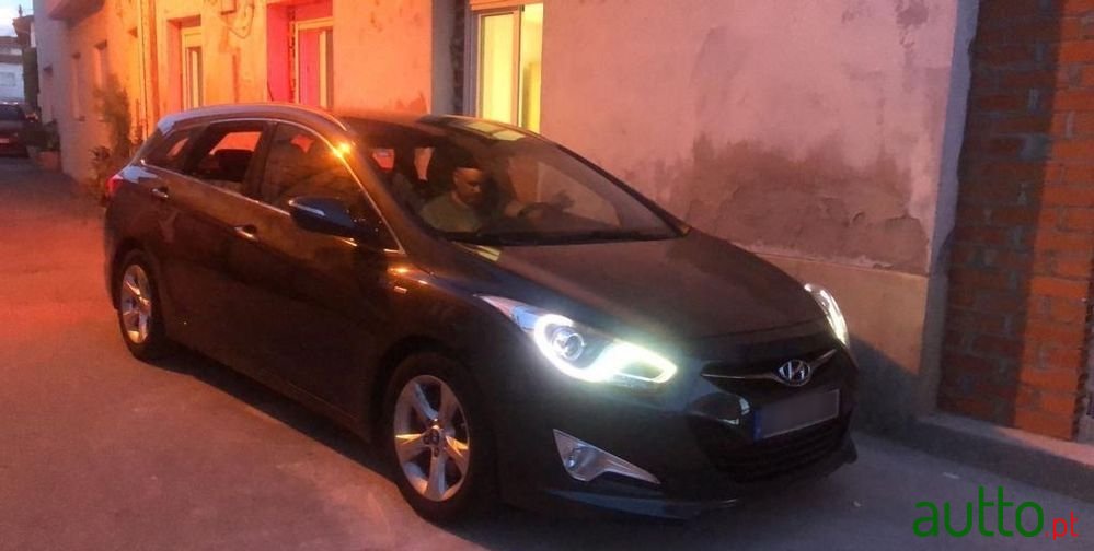 2012' Hyundai i40 Sw photo #2