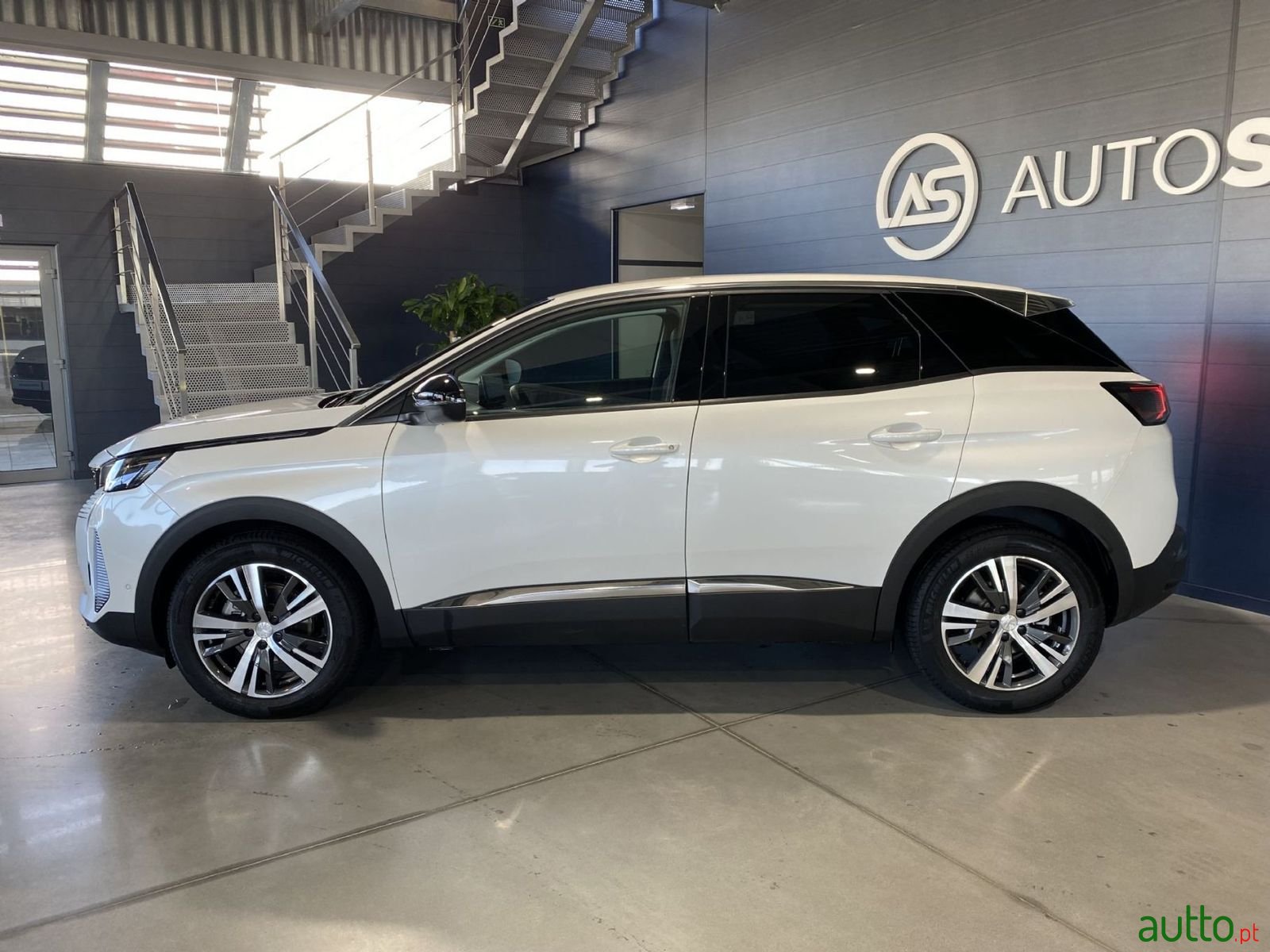 2022' Peugeot 3008 photo #2