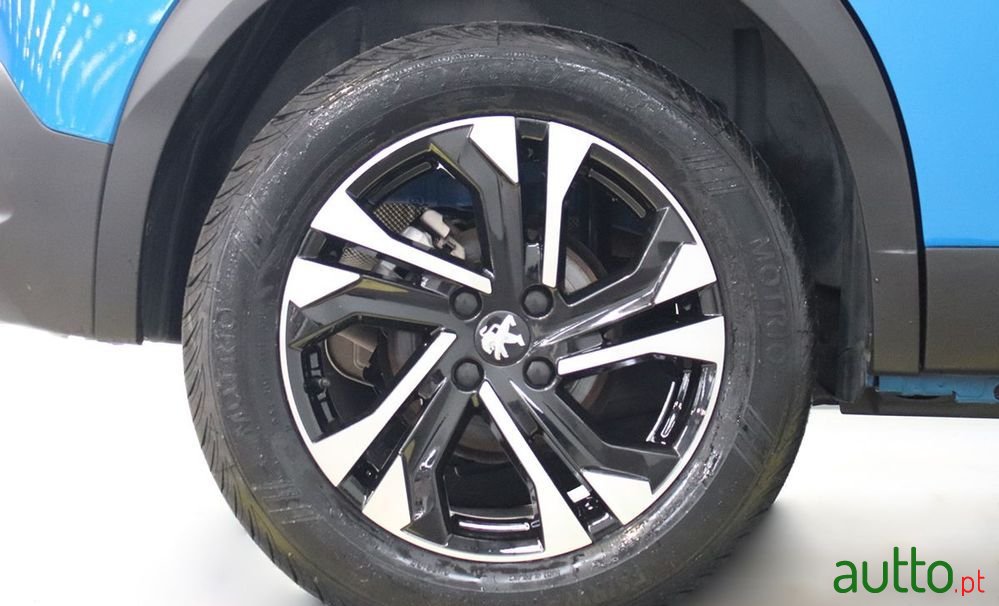 2023' Peugeot 2008 photo #5