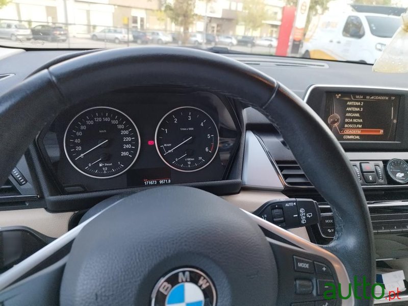 2015' BMW 216 Active Tourer photo #3