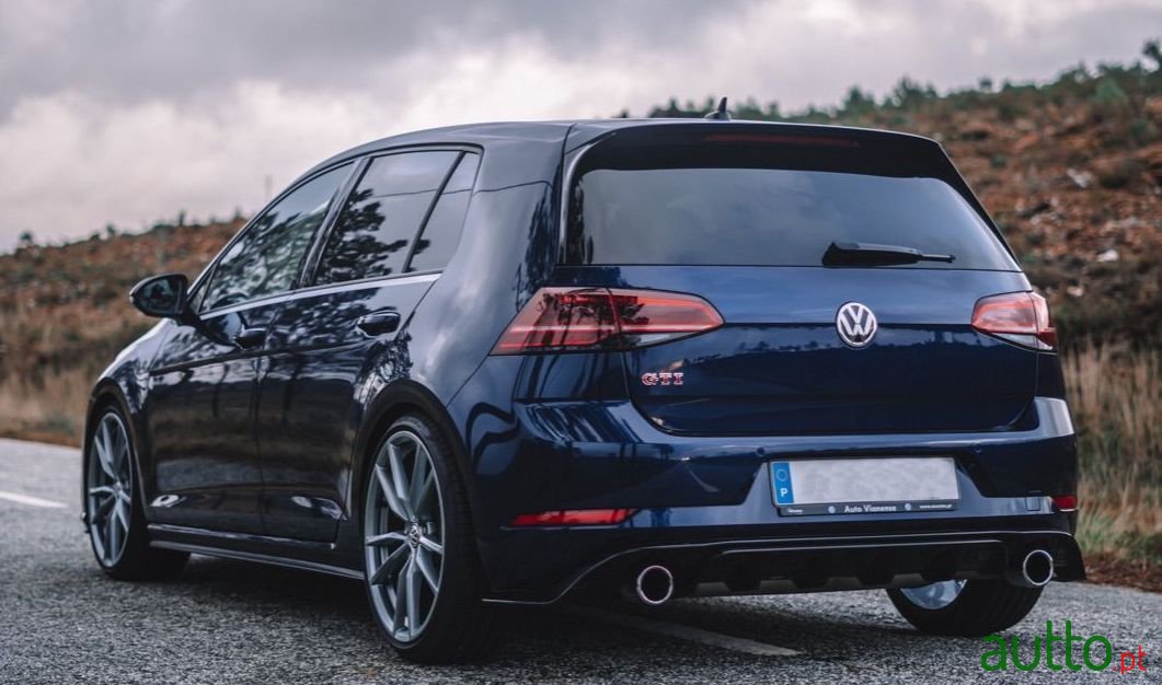 2017' Volkswagen Golf photo #4
