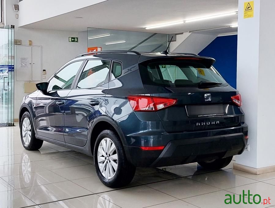 2020' SEAT Arona 1.0 Tsi Style photo #2