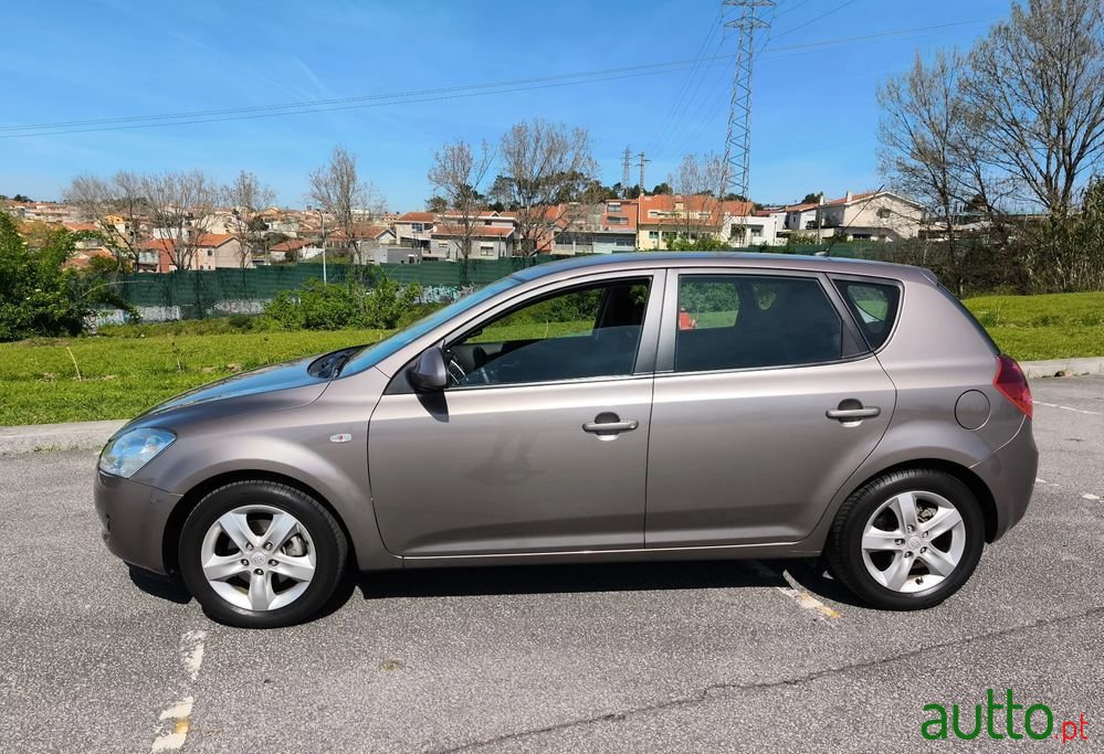 2009' Kia Ceed 1.4 Cvvt Ex Isg photo #4