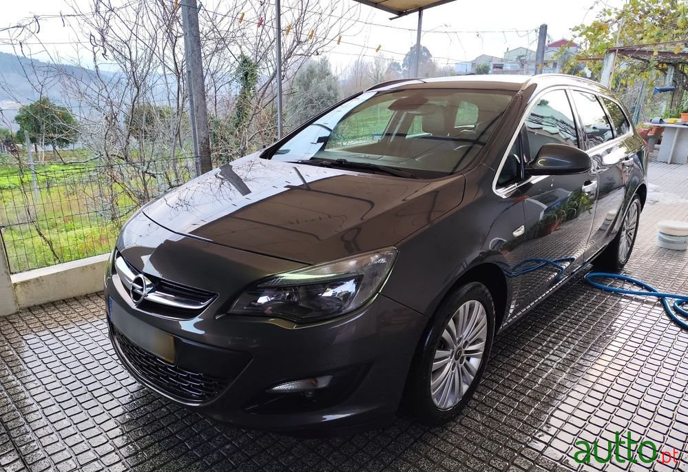 2015' Opel Astra Sports Tourer photo #1