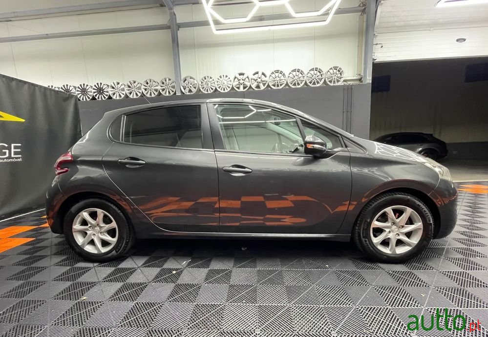 2015' Peugeot 208 photo #4