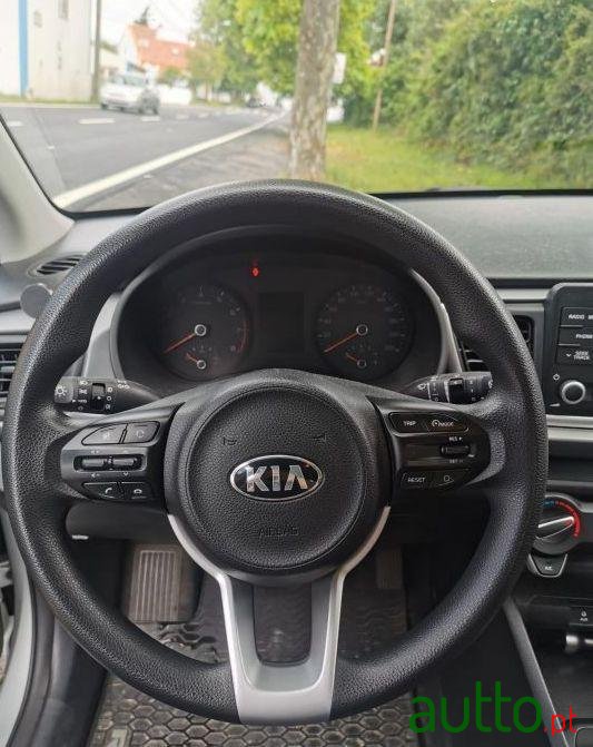 2017' Kia Rio photo #3