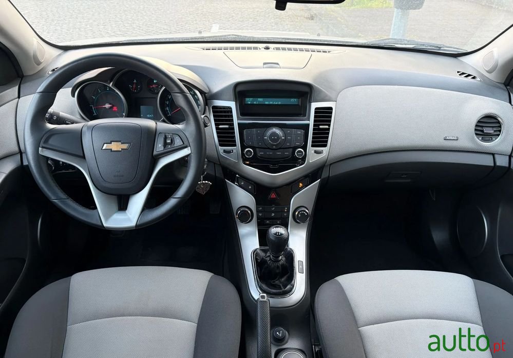 2010' Chevrolet Cruze 1.6 Ls photo #4
