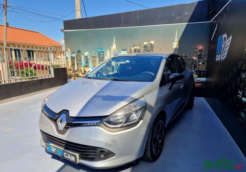 2014' Renault Clio photo #3