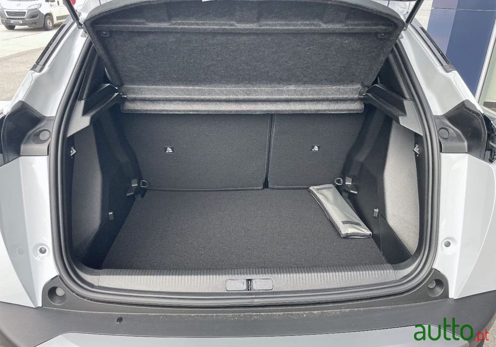 2023' Peugeot 2008 photo #6
