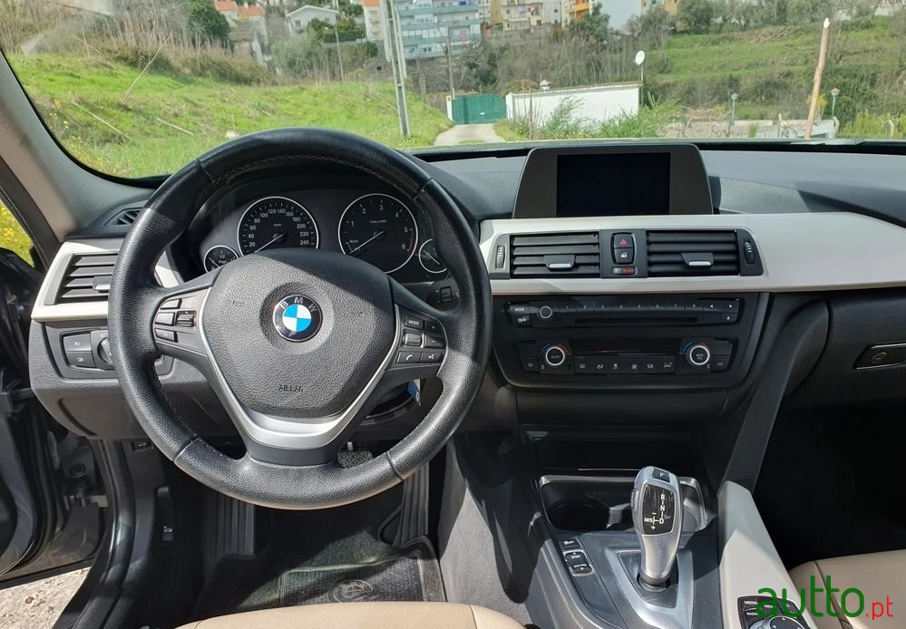 2013' BMW 320 photo #3