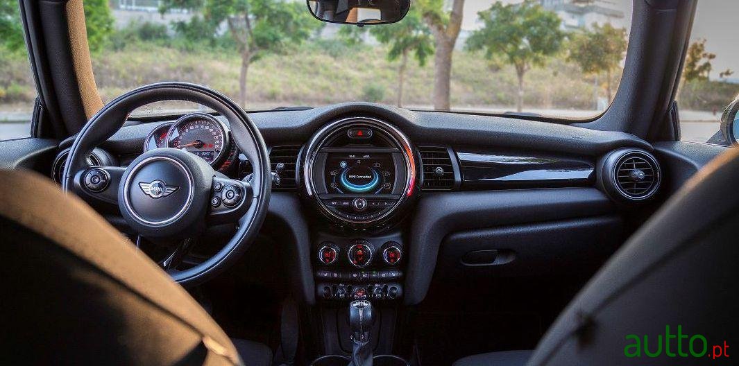 2014' MINI Cooper photo #3