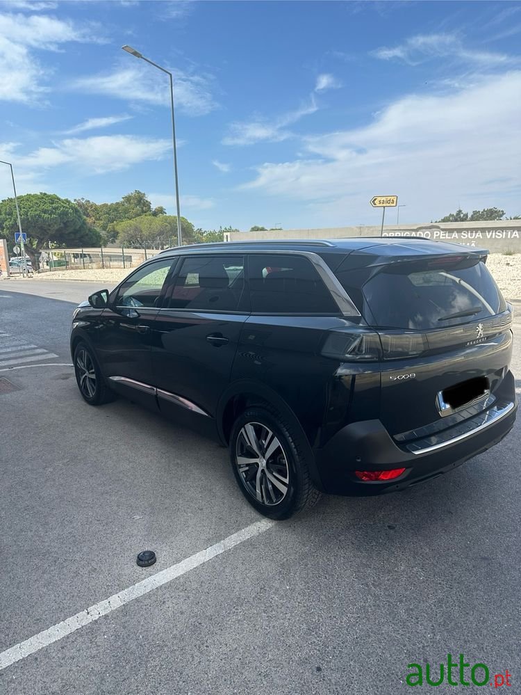 2021' Peugeot 5008 photo #3