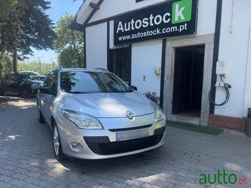 2012' Renault Mégane Sport Tourer photo #1