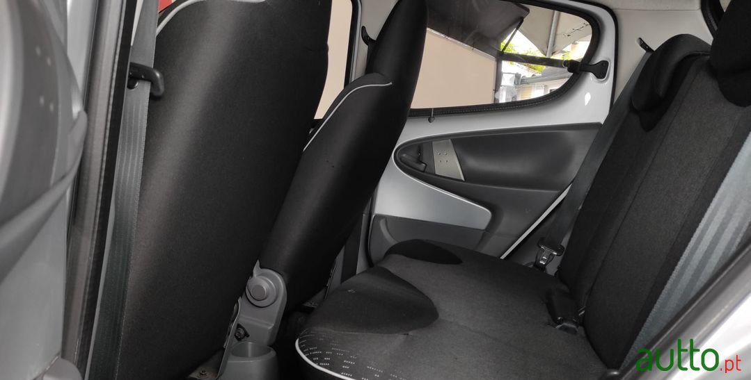 2010' Peugeot 107 photo #6