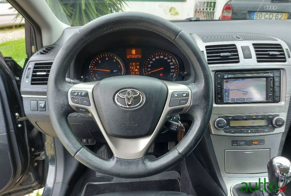 2010' Toyota Avensis photo #5