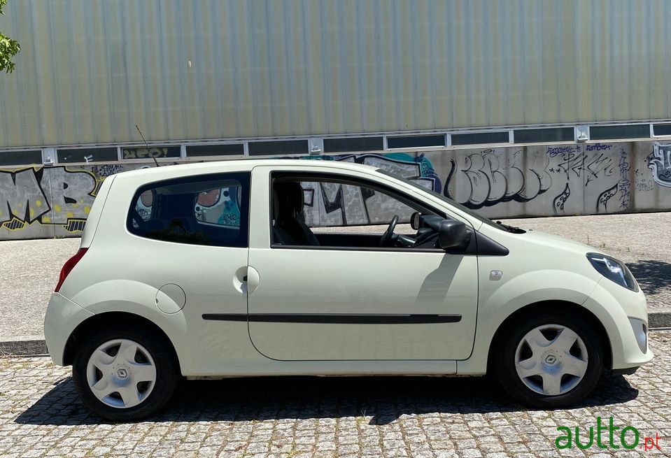 2011' Renault Twingo photo #4