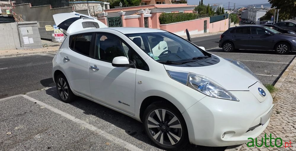 2015' Nissan Leaf Tekna photo #1