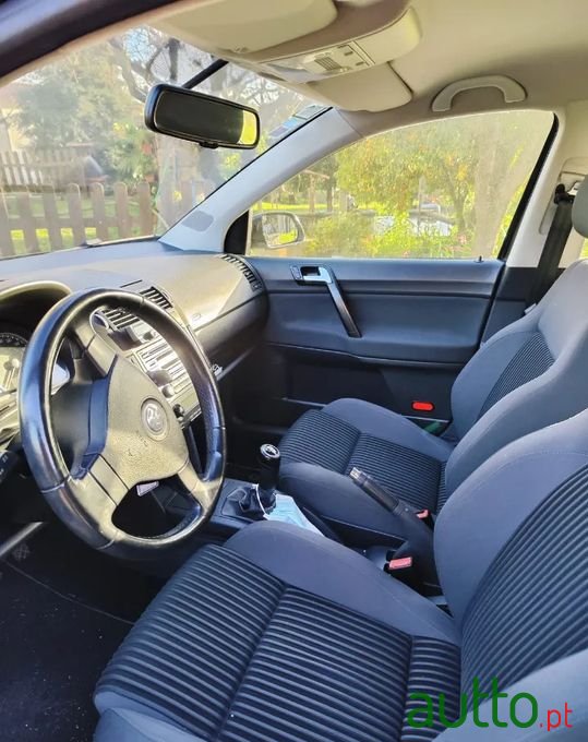 2007' Volkswagen Polo photo #4