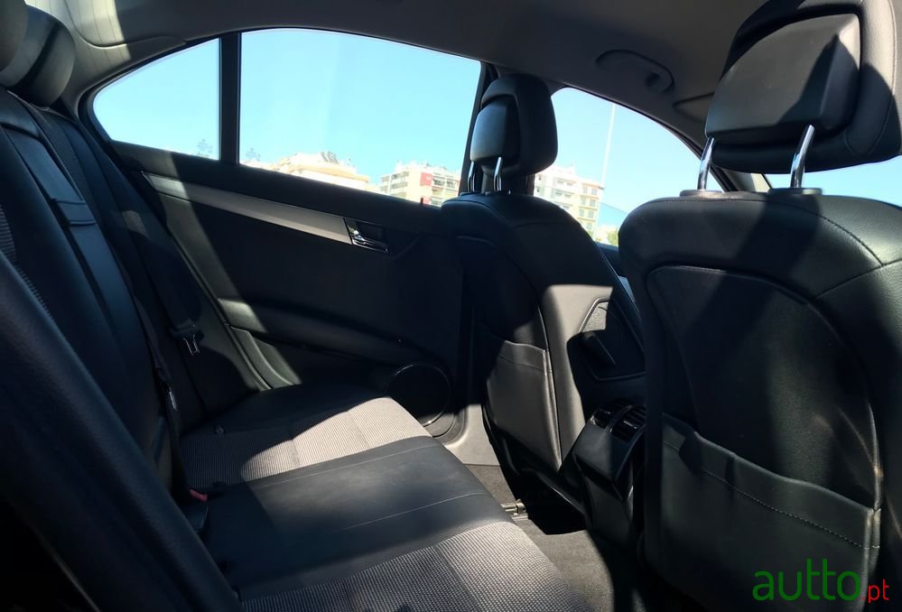 2010' Mercedes-Benz C 250 photo #6