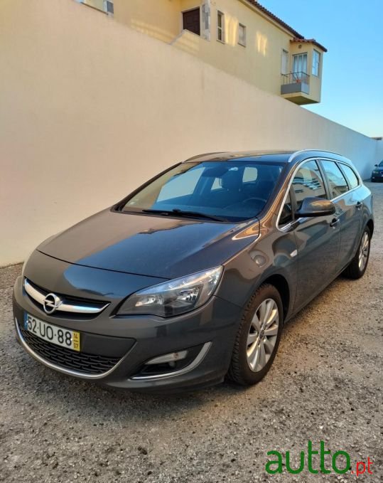 2014' Opel Astra Sports Tourer photo #2