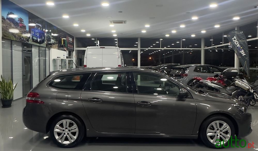 2018' Peugeot 308 Sw photo #3