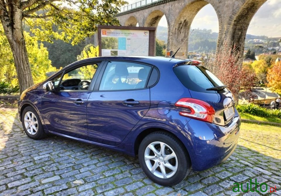 2015' Peugeot 208 photo #3