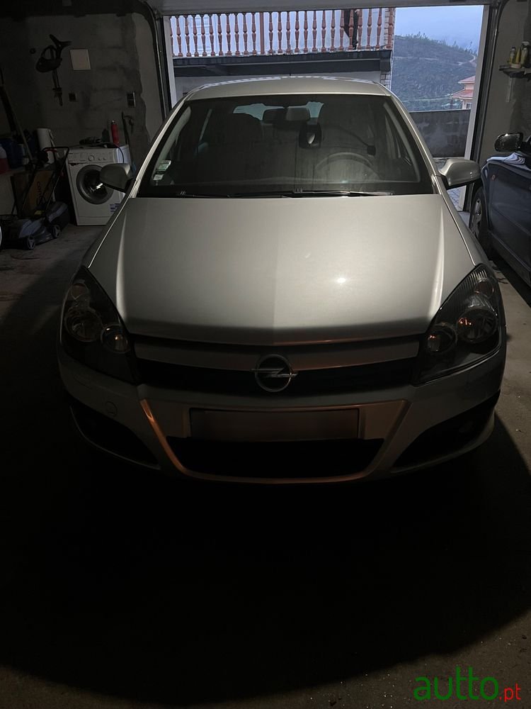 2005' Opel Astra 1.3 Cdti Elegance photo #6
