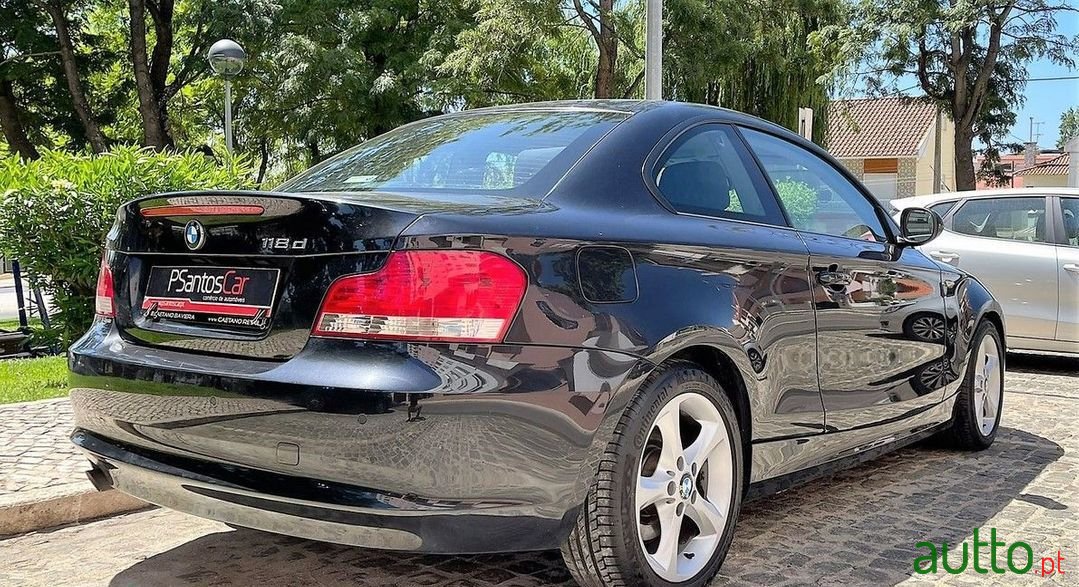 2011' BMW 118 photo #2