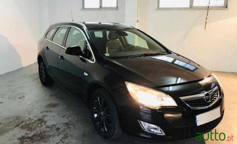 2011' Opel Astra Caravan photo #1