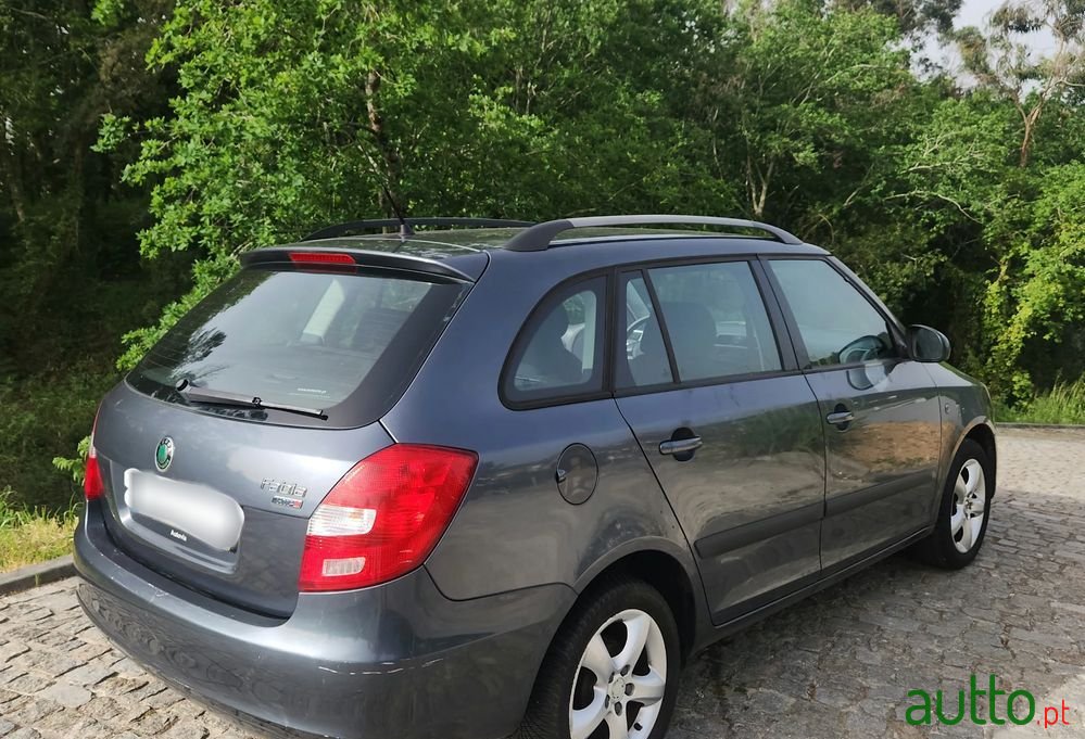 2009' Skoda Fabia Break photo #4