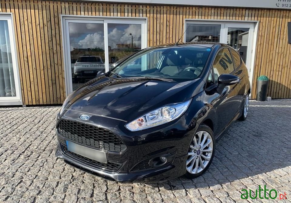 2013' Ford Fiesta photo #1