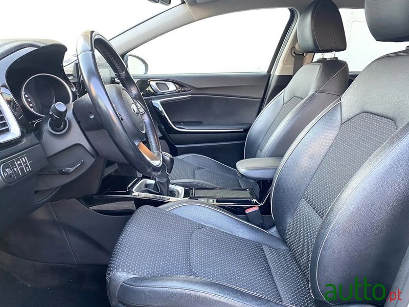 2021' Kia Ceed Sw photo #4