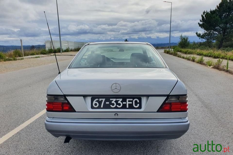1995' Mercedes-Benz E-200 photo #6